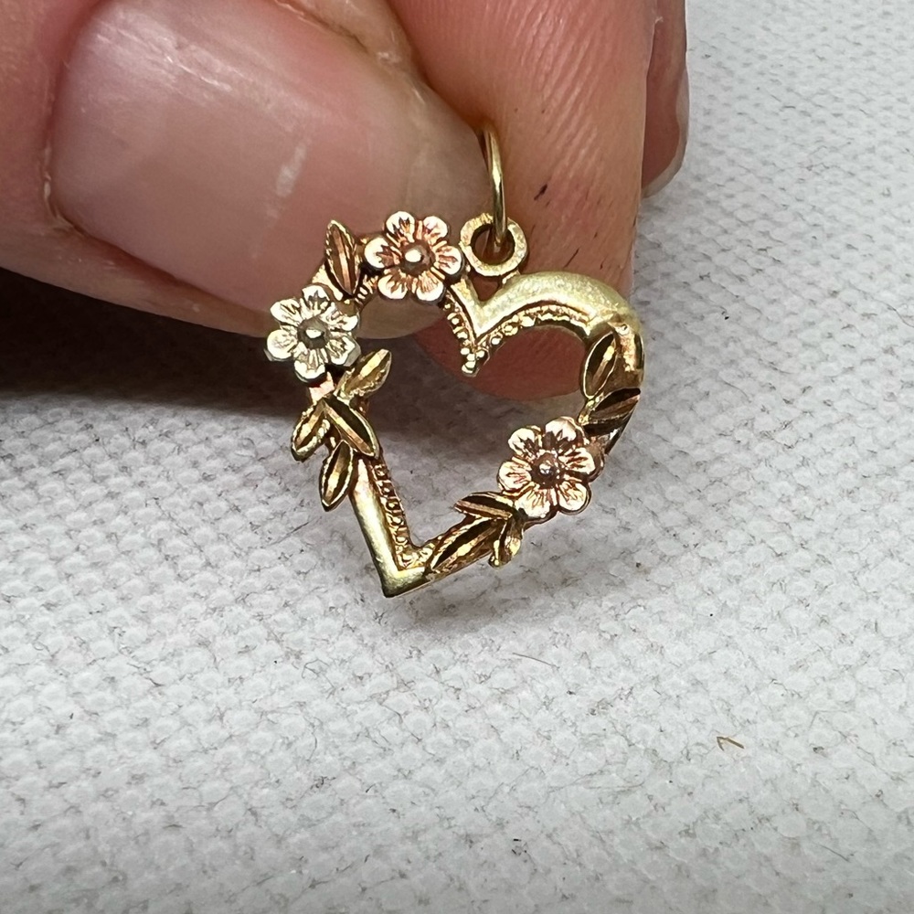 14k Black Hills Gold Heart Pendant